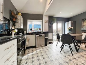 Kitchen- click for photo gallery